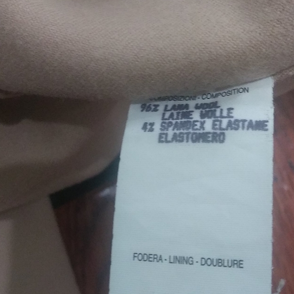 Gucci tan suit designed by Tom Ford - Picture 8 of 10